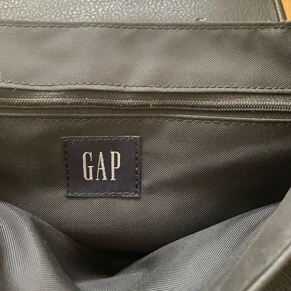 Gap black crossbody purse with matching wallet - Picture 2 of 9